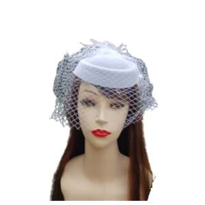 Fehér pillbox kalap fátyollal és tollal, menyasszonyi kalap, esküvői kalap - Női kalap