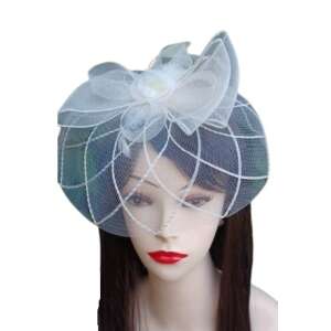 Fehér menyasszonyi fejdísz fátyollal, masnival és tollal - Női kalap