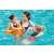 Kinder mit Bestway 36022 aufblasbaren Schwimmringen im Pool