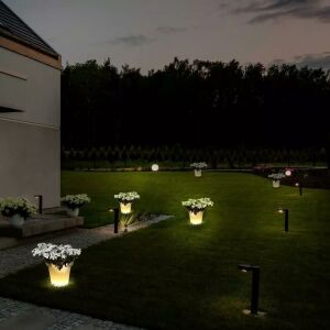 Ghivece de flori LED V-TAC RGB în grădină noaptea - V-TAC