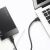 UGREEN USB-C Kabel verbindet externe Festplatte mit Laptop