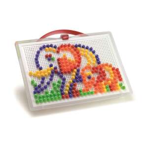 Quercetti Fanta Color przenośna duża zabawka z gwoździami z wzorem trzech słoni i tęczy, wykonana z kolorowych gwoździ - Gra