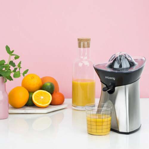 HKoenig AGR60 elektromos citrusprés egy pulton friss narancsokkal és egy pohár gyümölcslével