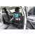 Fekete autó ülésháttámla rendező táblagép tartóval, több zsebbel és pánttal, felszerelve egy autó ülésre