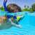 Copil folosind setul de snorkeling Bestway Youth 7+ Crusader în piscină