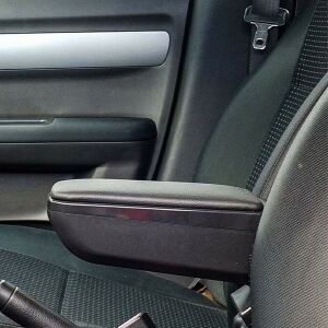 ArmsterS könyöklő Suzuki Swift-hez (2010-2017) az autóba szerelve - Autós könyöklő