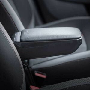 ArmsterS könyöklő Toyota Yaris (2014-2020) autóba szerelve - Autós könyöklő