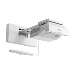 Projektor Epson EB-735Fi namontovaný na stene s diaľkovým ovládaním - Epson