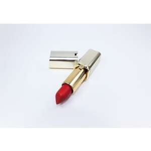 Loreal Color Riche Lipstick Rouge Gold, red lipstick, long lasting, moisturizing,  jojoba oil - Mouth