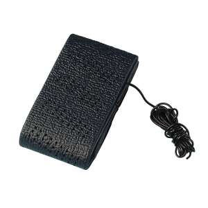 Fekete bőr kormányhuzat perforációkkal a jobb fogásért - Autós kormányhuzat