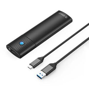 Widok pod kątem obudowy zewnętrznej dysku Orico PWM2-BK-EP M.2 SATA z kablem USB-C - Orico