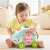 Kleinkind spielt mit Fisher-Price Linkimals Happy Shapes Igel