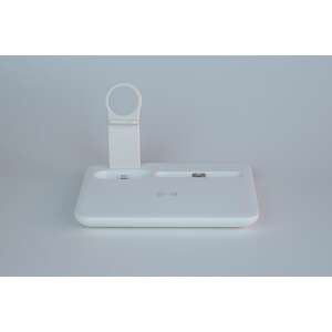 Boost 4 în 1 Stație de încărcare wireless, Alb - Vizualizare frontală a stației de încărcare, care prezintă pad-ul de încărcare wireless, suportul de încărcare Apple Watch și porturile Lightning și USB-C - Încărcătoare wireless