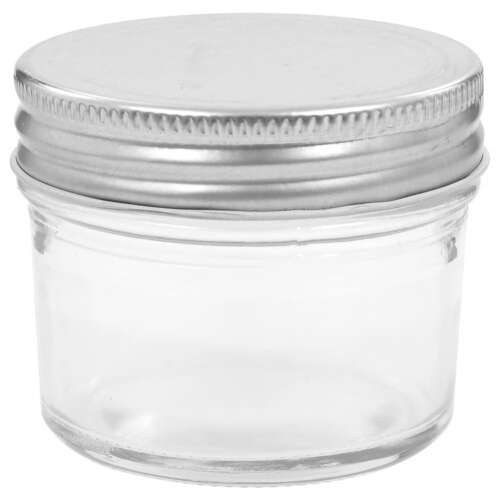 Üres 110 ml-es üveg befőttesüveg ezüst színű tetővel, készen arra, hogy megtöltsék házi készítésű tartósítószerrel. - Befőttesüveg