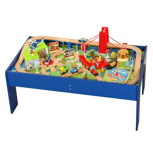 Masă de teren mare cu pod de cale ferată 131797229