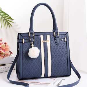 Sötétkék steppelt válltáska fehér csíkokkal és pompom díszítéssel - MBC