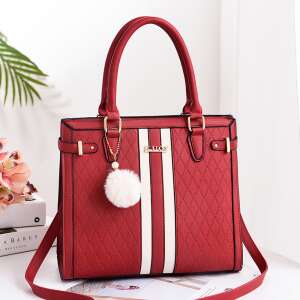 Piros steppelt válltáska fehér csíkokkal és pomponos díszítéssel - MBC
