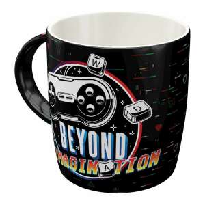 Játékos bögre retro joystick mintával, "Beyond Imagination" felirattal pixelált betűtípussal. - Nostalgic-Art