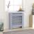 Szürke MDF radiátorburkolat, 78 cm széles, lécezett kialakítás, modern stílus, nappali környezetben