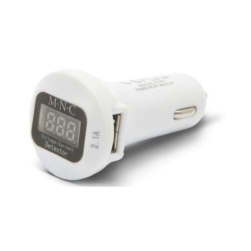 M.N.C Fehér autós töltő feszültség- és árammérővel