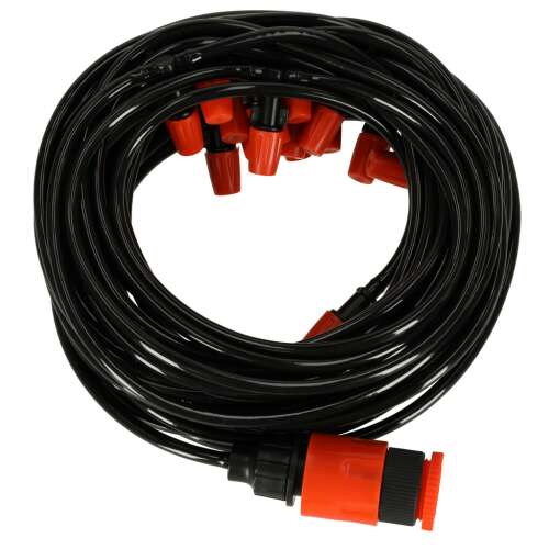 Vízfátyol 15m kerti párásító rendszer, a tömlő és a párásító fúvókák láthatók