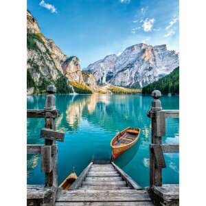 Braies-See mit einem Holzsteg und zwei Booten, ein wunderschönes Landschaftspuzzle von Clementoni - Puzzle