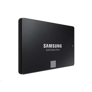 Schräge Ansicht der Samsung 870 EVO 250GB SSD - Samsung SSD-Laufwerke