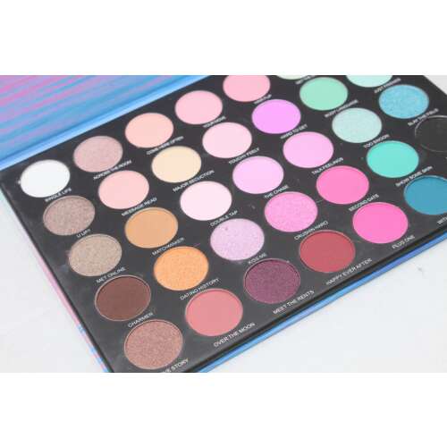 Sueet Oasis Lidschattenpalette mit 35 Farben, geöffnete Ansicht der Lidschatten