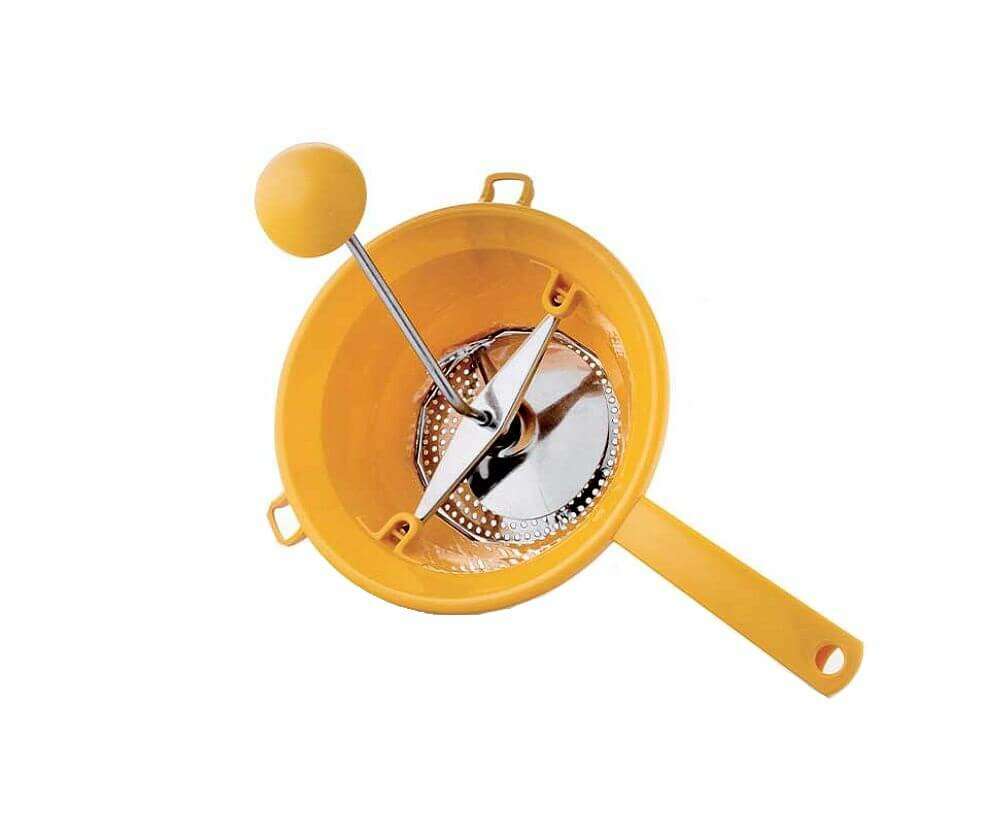 Tilly Plastic Tomato and Fish Press with 3 Inserts, 24cm