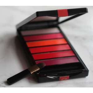 Paleta de rujuri mate Loreal Color Riche La Palette, 6 nuanțe, compact negru deschis cu oglindă, arătând nuanțele de ruj și peria aplicatorului - Frumusețe și sănătate