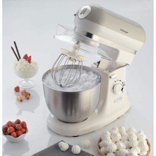 Ariete Vintage stand mixer preparing whipped cream