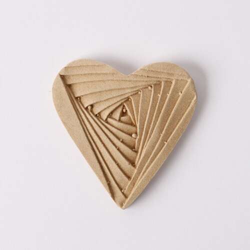 Hőre lágyuló fa szív díszítőelem, 5x6cm, 43374