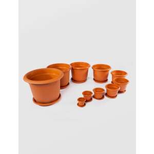 Set of brown plastic flower pots with saucers, different sizes - Sterk