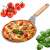 Lopata na pizzu Springos s drevenou rukoväťou a pizzou na nej