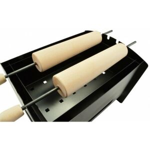 Közelkép a Perfect Home Kürtőskalács Sütőről fa hengerekkel - Kürtőskalács sütő