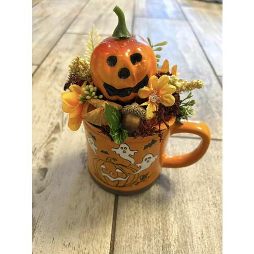 Halloween bögre tök és kísértet dekorációval - Lakásdekoráció