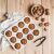 Ambition Nature muffin sütőforma sült muffinokkal, dióval és dió törővel