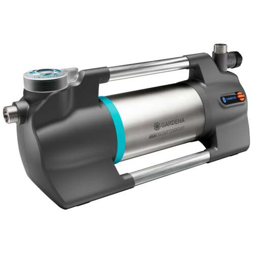 Pompa ogrodowa Gardena 6500 Silent Comfort, widok 3/4, szara i srebrna, z niebieskimi i pomarańczowymi akcentami