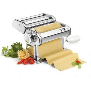 Laica PM20000 Varia pasta maker with interchangeable cutter heads, making fresh pasta dough - Manual pasta machine
