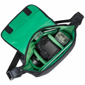 Rivacase 7450 fekete SLR fényképezőgép táska belső nézet kamerával és tartozékokkal - RIVACASE