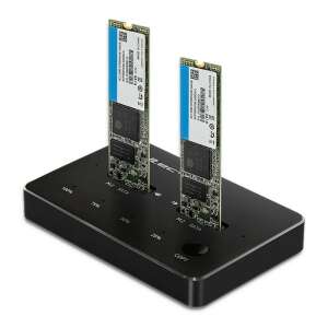 Qoltec 50310 M.2 SSD Docking Station mit zwei installierten SSDs, zeigt die Vorderansicht mit dem Kopierknopf und den Fortschrittsanzeigen - Laptop-Zubehör