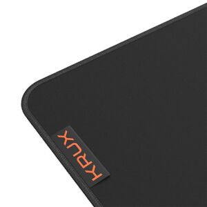 Közelkép a Krux Space XXL Gaming Egérpad sarkáról logóval - Krux