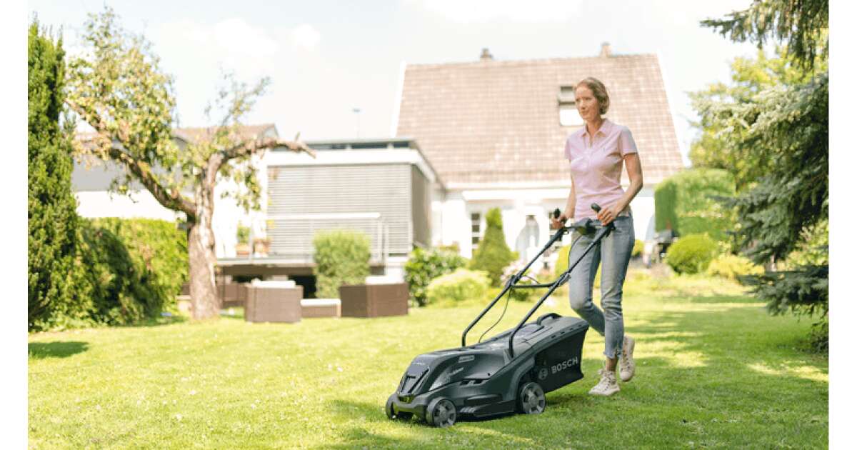 Bosch UniversalRotak 450 Electric lawn mower