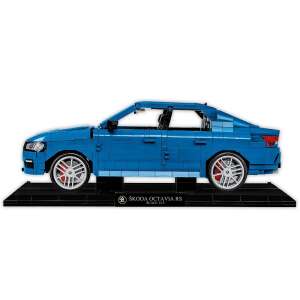 COBI Skoda Octavia RS Executive Edition 2622 Teile Bauset, blaues Automodell, Seitenansicht, auf Ausstellungsständer - Cobi