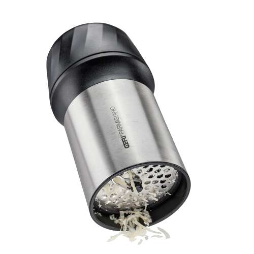 Gefu Parmesan reszelő használat közben, sajt reszelése, rozsdamentes acél sajtreszelő fedéllel