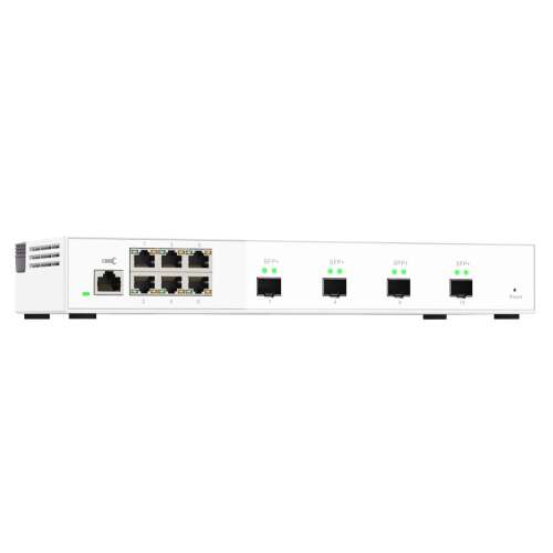 QNAP QSW-M2106-4S Gigabit Switch, pohľad spredu, 6x 2,5 Gigabit RJ45 porty, 4x 10 Gigabit SFP+ porty