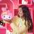 Lány tartja a Spin Master Sanrio Purse Pets My Melody interaktív plõsz válltáskát