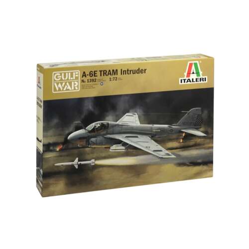 Italeri A-6E Tram Intruder 1:72 méretarányú műanyag modell készlet doboz, amely a Grumman A-6E Intruder támadó repülőgépet ábrázolja