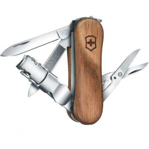 Közelkép a Victorinox Nail Clip 580 svájci bicskáról fa nyéllel - Victorinox