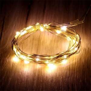 Iris Fix LED svetelné reťaze 3m - teplá biela, navinuté na drevenom povrchu - Iris